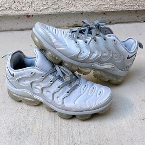 COPY - Nike Air VaporMax Plus/ no box/ size 10/ worn a few times/ few minor sta…